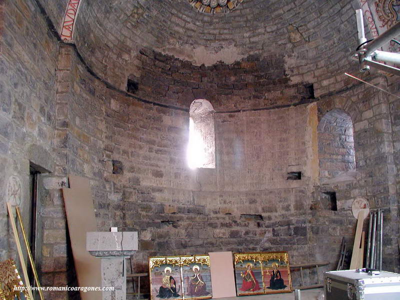 INTERIOR DEL TEMPLO: CABECERA